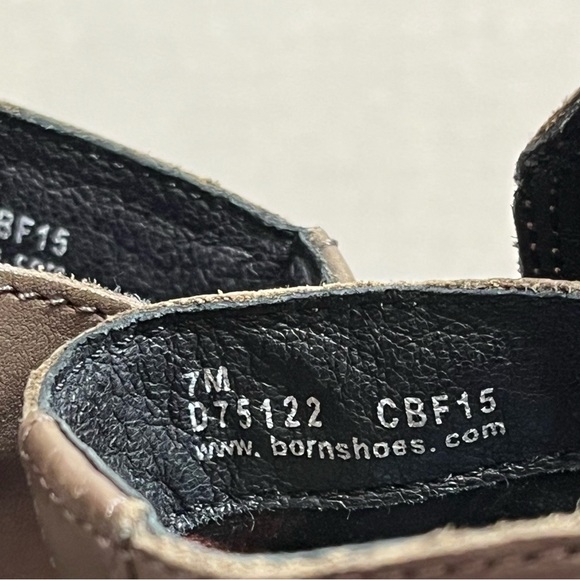 BORN women’s tan flat ankle booties. - Picture 10 of 15